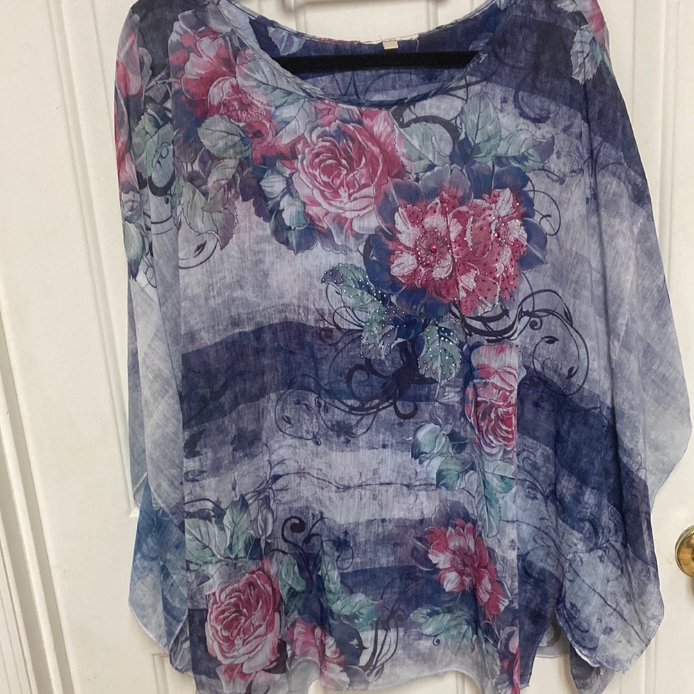 3/$20… bundle and save
G Collection Blue and Pink Floral Blouse Relaxed Fit